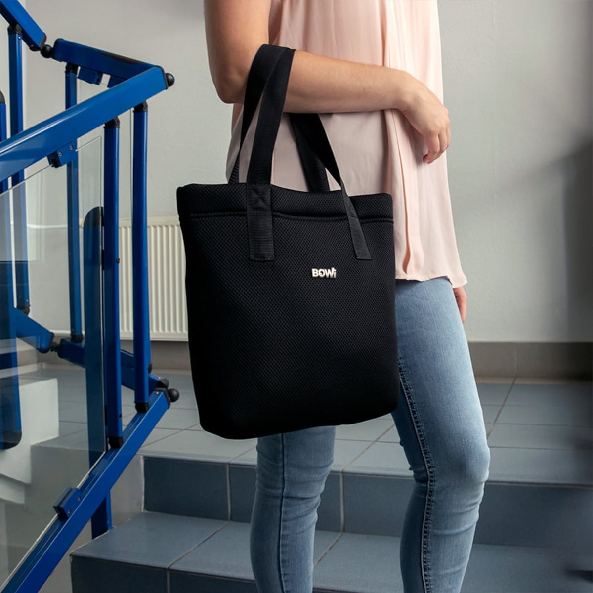 Torba do ręki mała czarna z kieszonką 35x30 cm, śniadaniówka