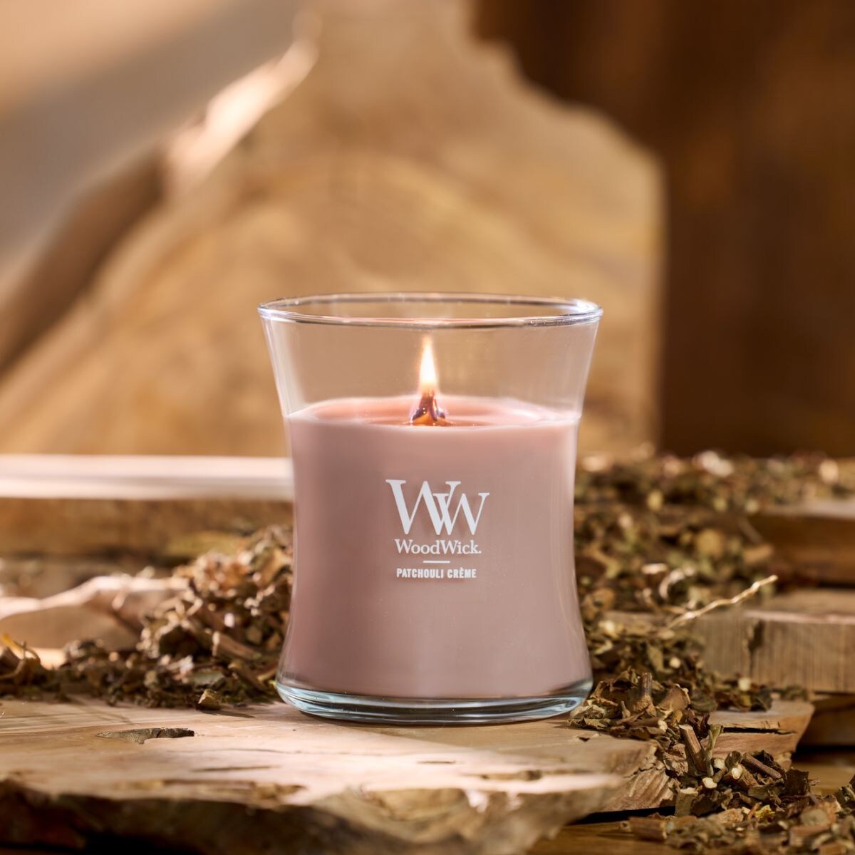 WoodWick świeca średnia PATCHOULI CREME