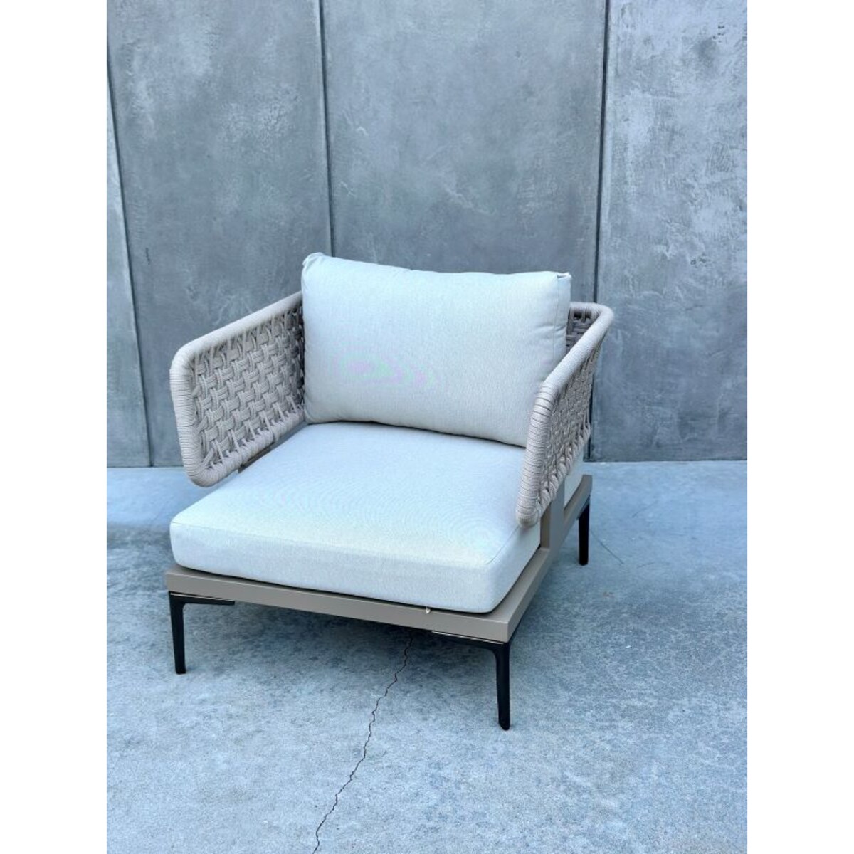 FOTEL ALUMINIOWY TIZIANO SZAMPAŃSKI