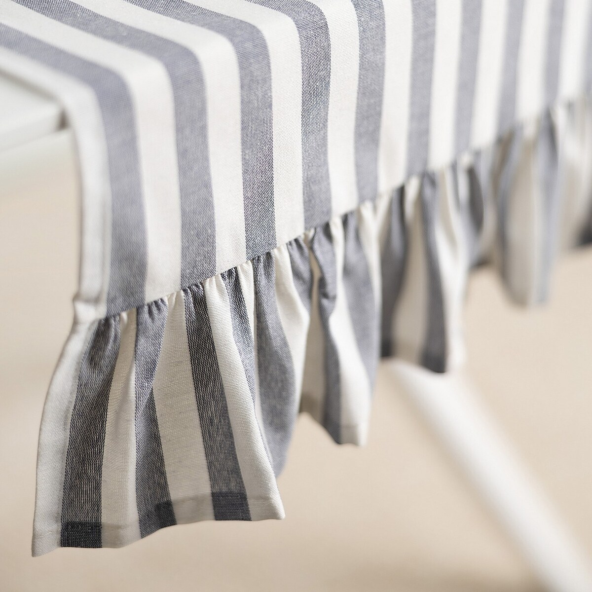 Bieżnik z falbaną 40x160 cm 40x160 granatowo-białe pasy (1,5cm)