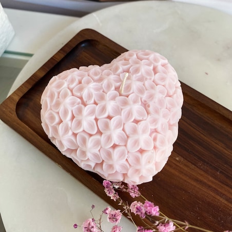 Świeca sojowa ekologiczna dekoracyjna "Flowers Heart" 98x42mm różowa