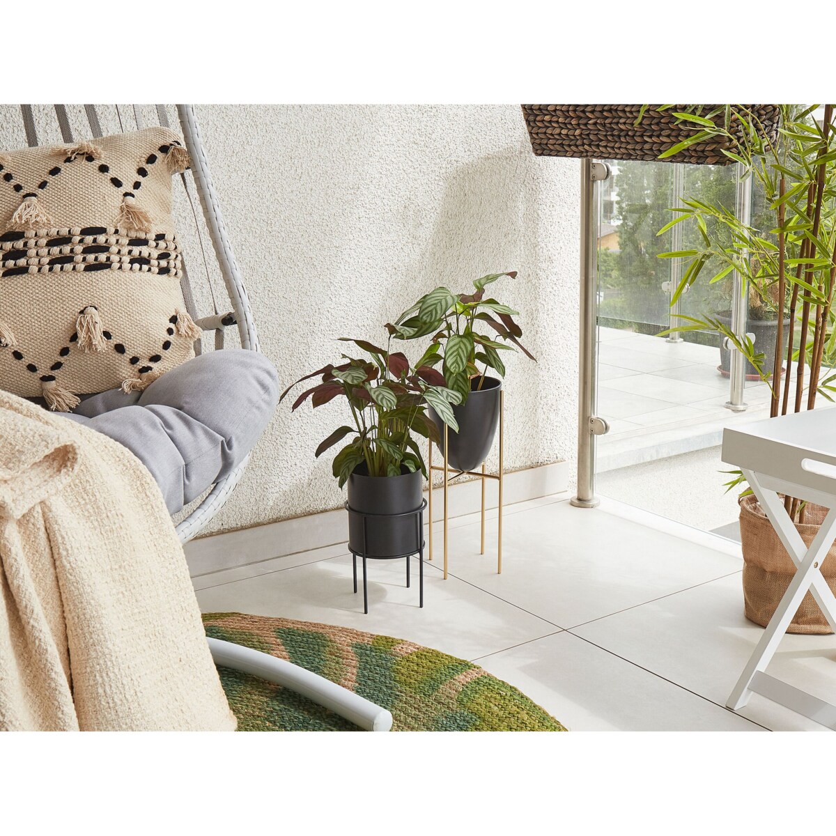 Doniczka na stojaku metalowa 16 x 16 x 41 cm czarno-złota LEFKI