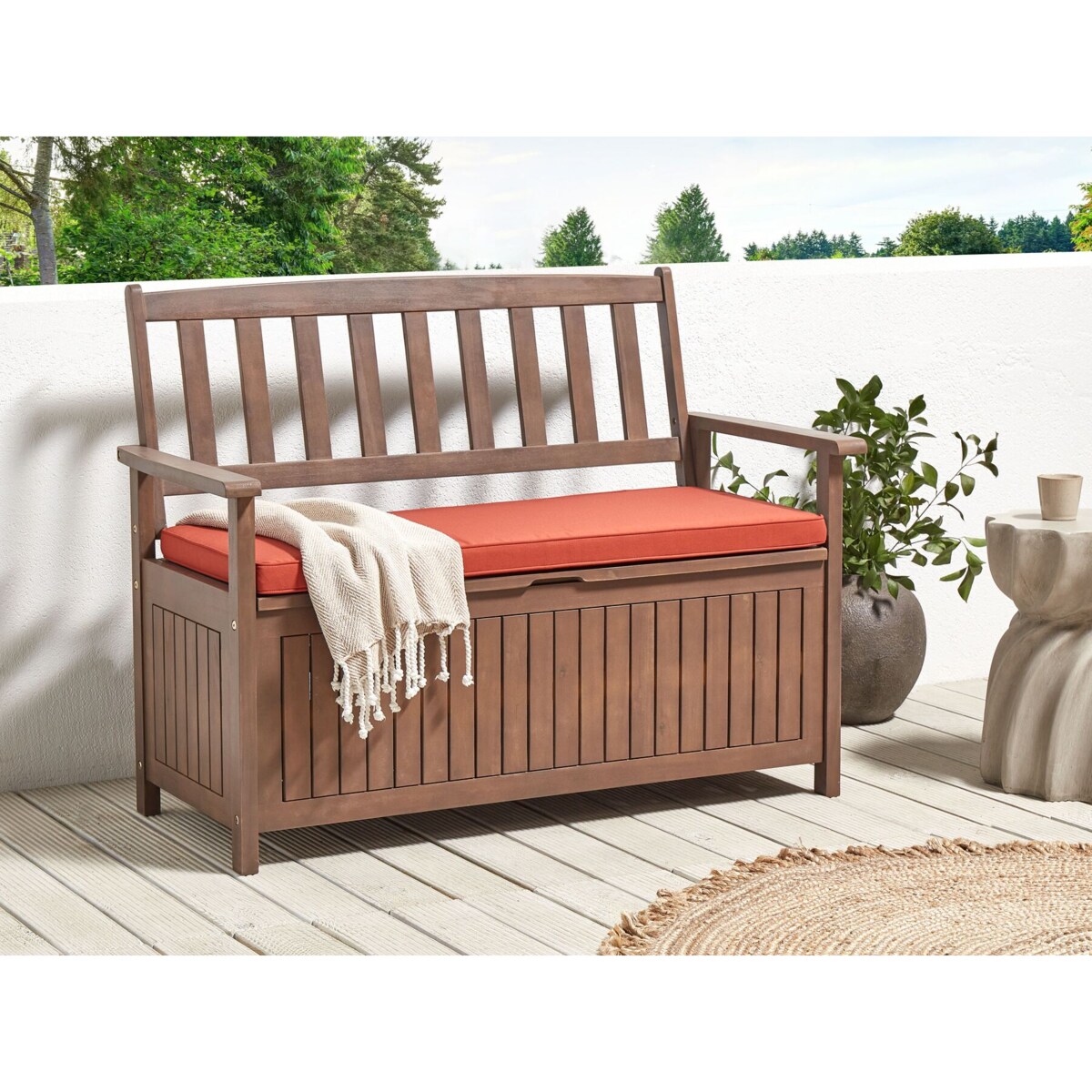 Ławka ogrodowa ze schowkiem 120 cm drewniana ciemna z poduszką czerwoną SOVANA