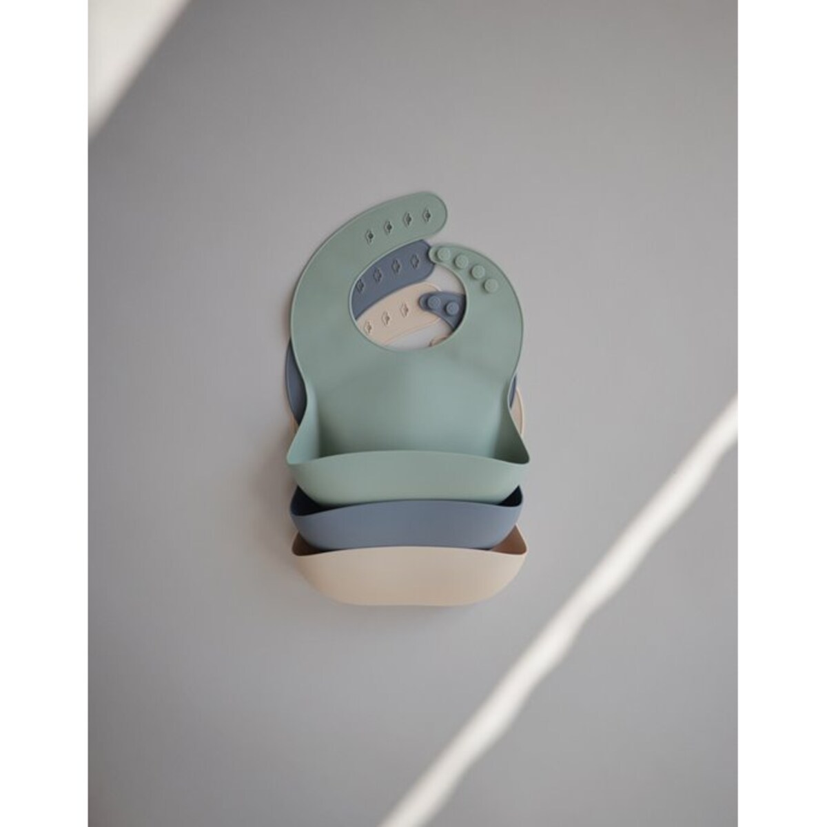 Mushie Śliniak Silikonowy Cambridge Blue