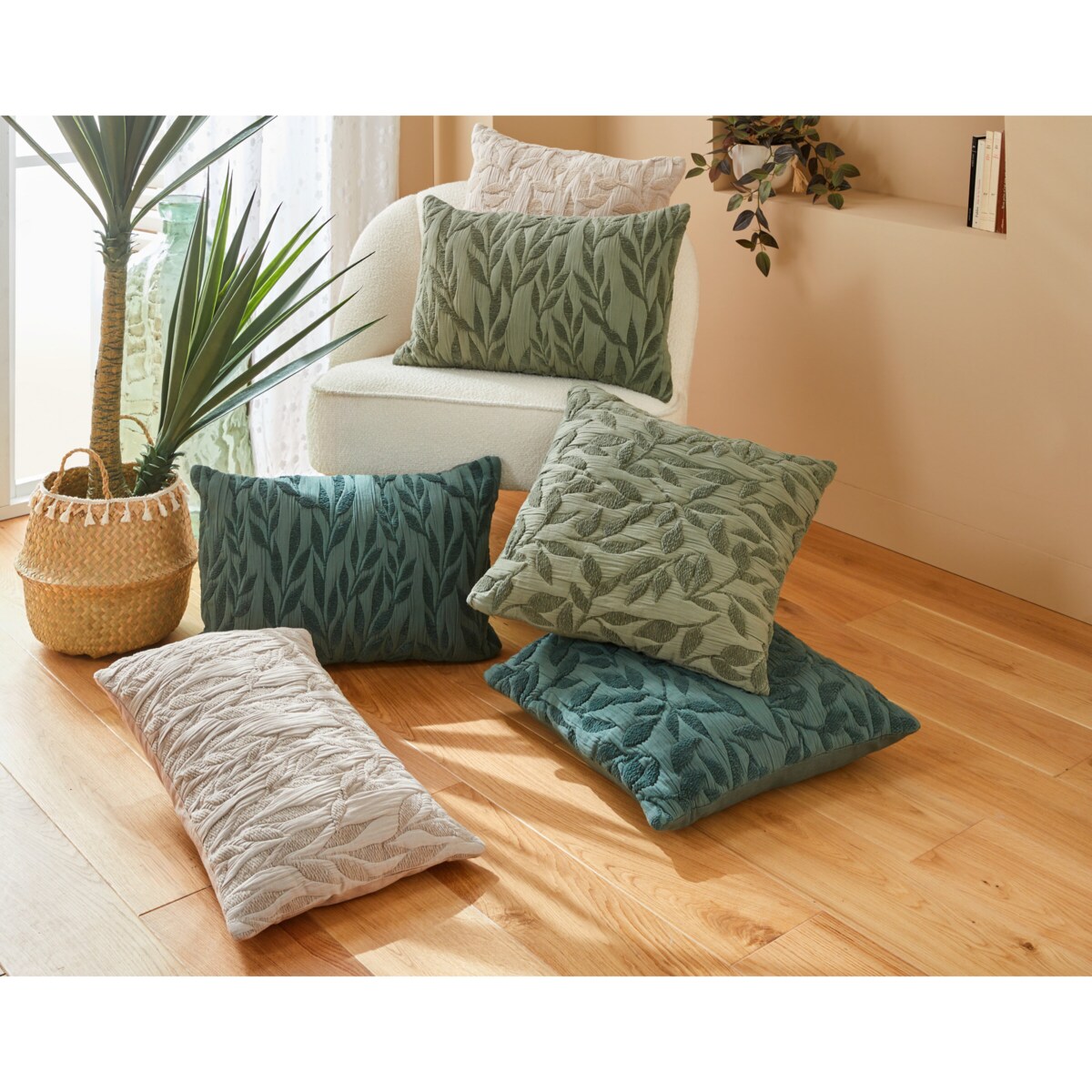 Poduszka dekoracyjna LETHO, zielone listki, 50 x 50 cm
