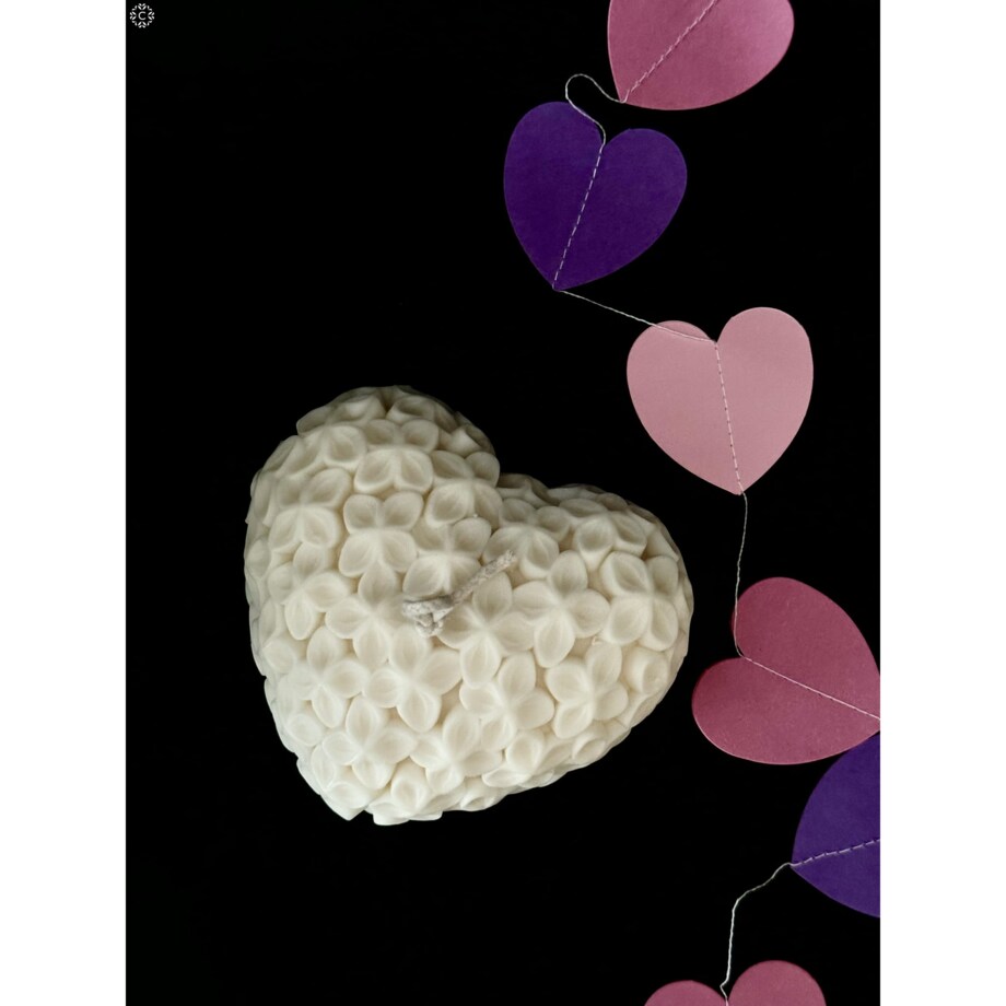 Świeca sojowa ozdobna Floral Heart na Walentynki w pudełku prezentowym różowym