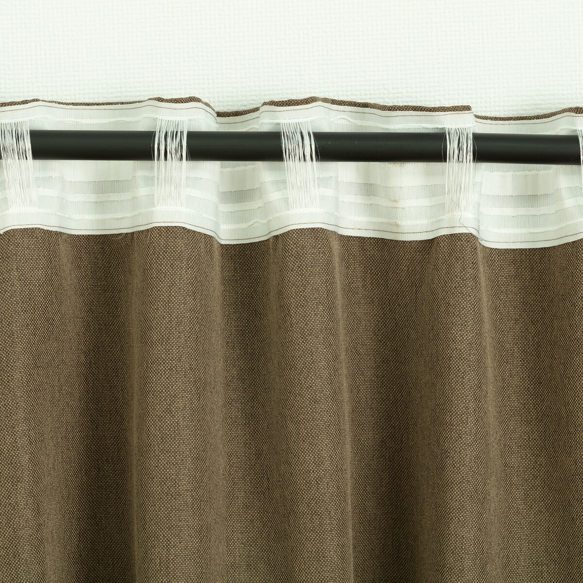 Zasłona BASIC na taśmie marszczącej 140x300cm jasne khaki 1 szt. 140x300 zielony-brązowy