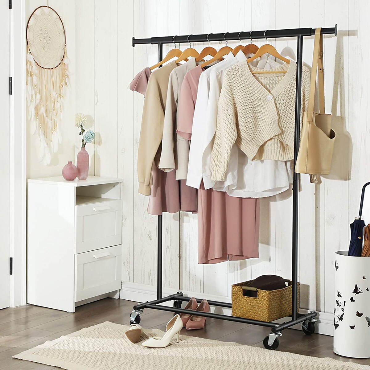 Wieszak Na Ubrania Na Kółkach Czarny