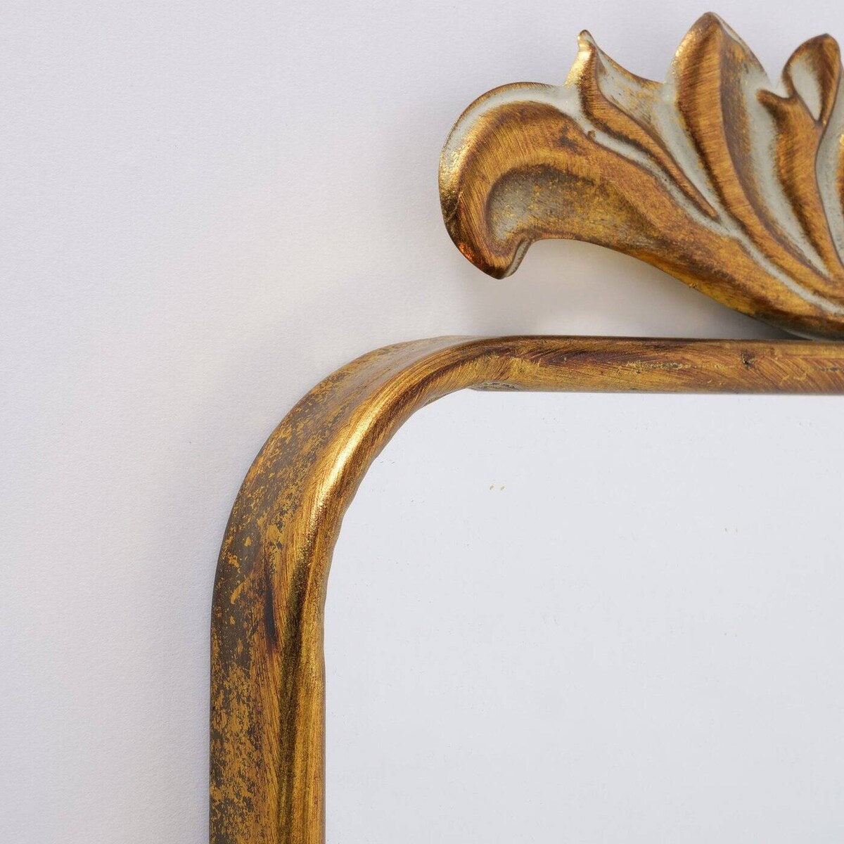 Lustro w złotej, zdobionej ramie MADELEINE, 105 x 60 cm