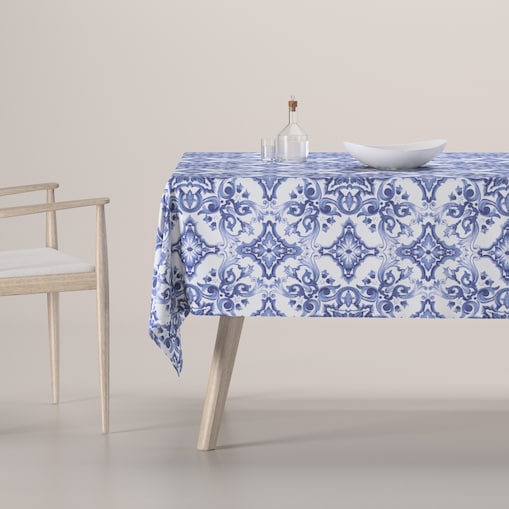 Obrus prostokątny 130 x 210 cm niebieskie wzory na białym tle
