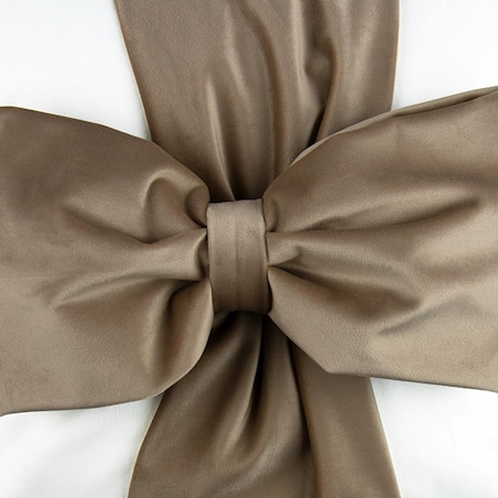 Poduszka VELVET VE2282 | Piaskowa kokarda 40 x 40 cm