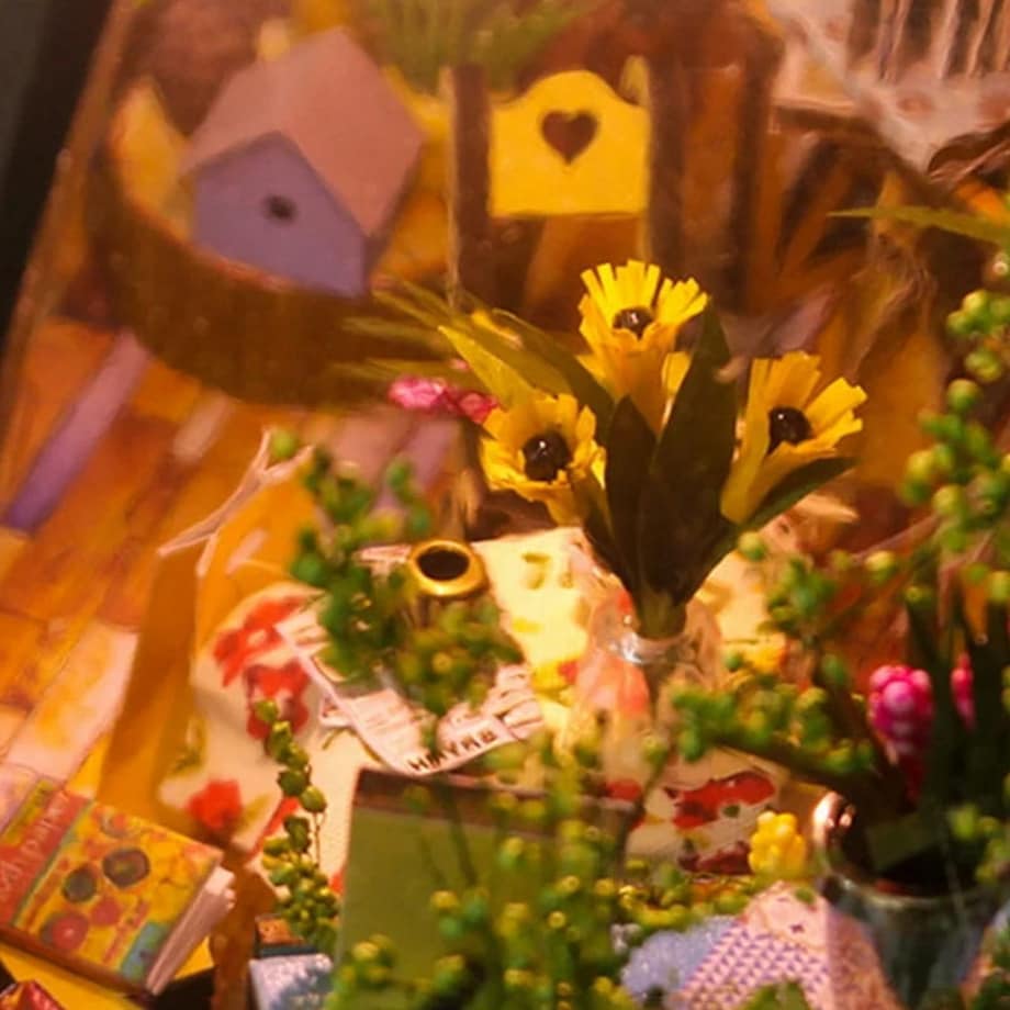 Miniaturowy domek - Słońce w kwiatach