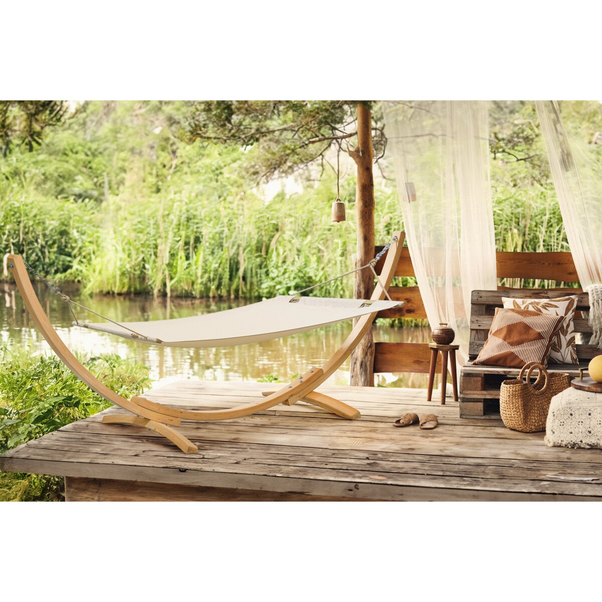 KONSIMO LENGER Drewniany hamak ogrodowy w ramie