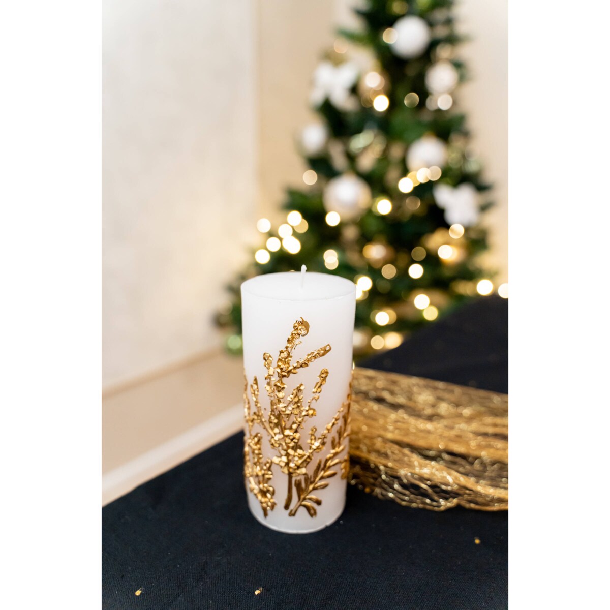 Ozdobna świeca ze złotym motywem roślinnym, 14,5 cm