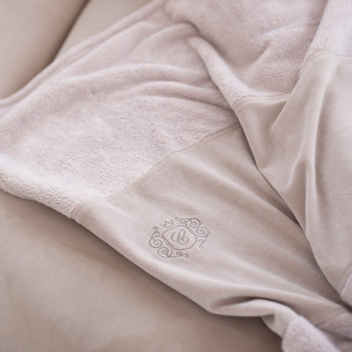 Koc pluszowy beżowy Golden Sand