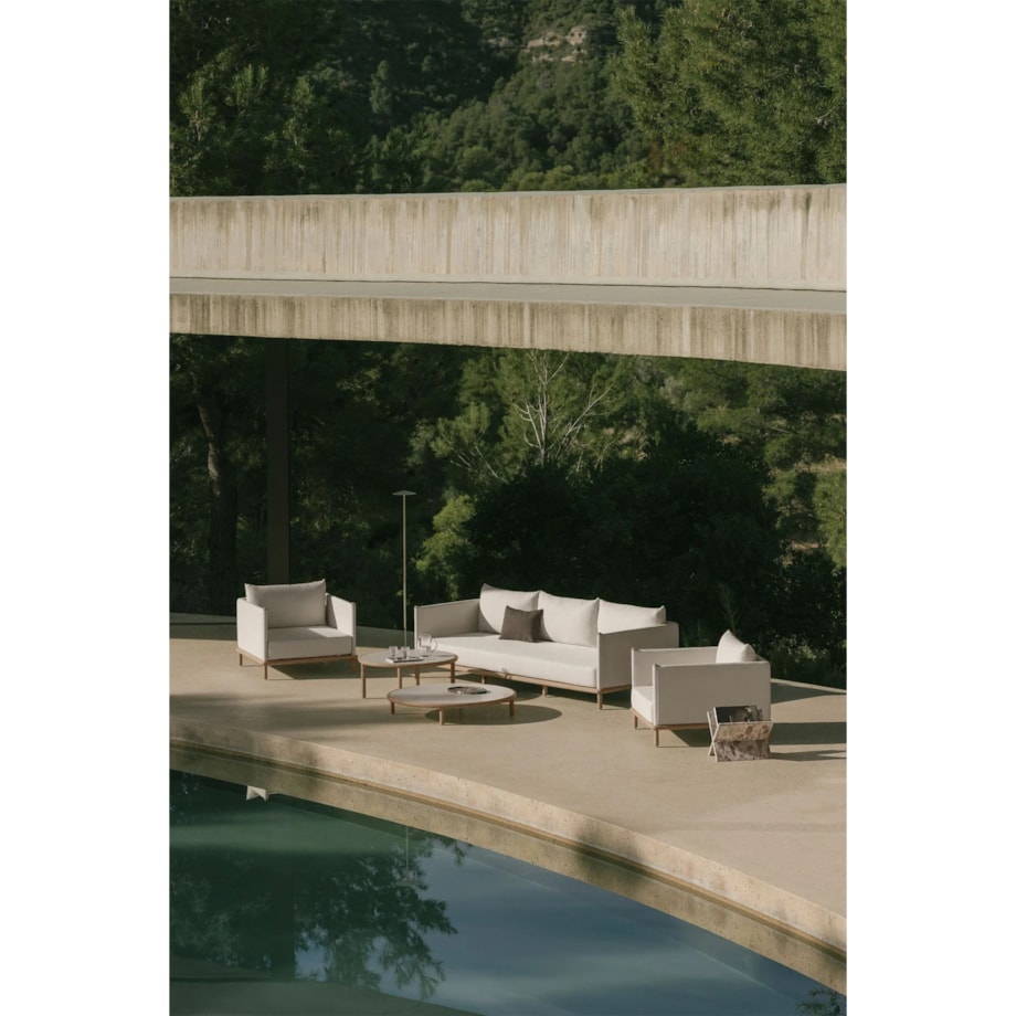 Zestaw ogrodowy: 3-osobowa sofa, 2 fotele i 2 okrągłe stoliki z drewna akacji Olivia