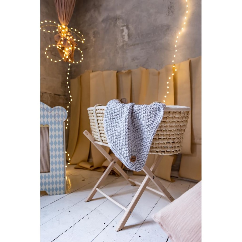 Kosz Mojżesza - pleciony z trawy