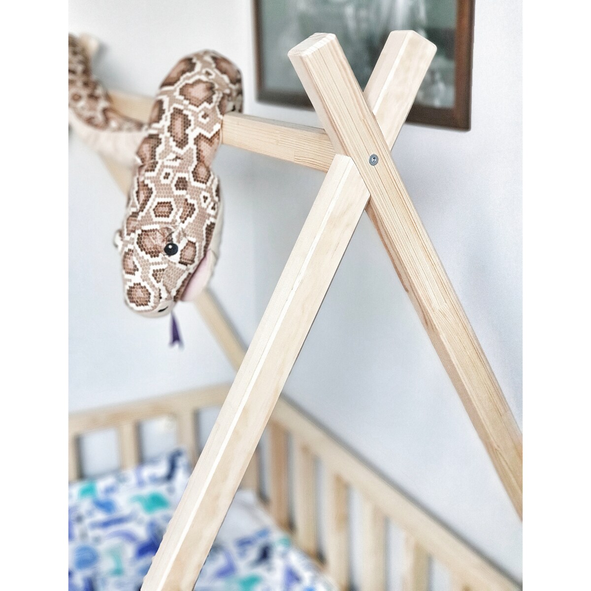 ŁÓŻKO TIPI DZIECIĘCE DREWNIANE NA NISKICH NÓŻKACH 160x80