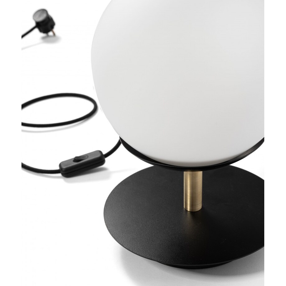 PLAAT ST czarna lampa stołowa z mosiądzem