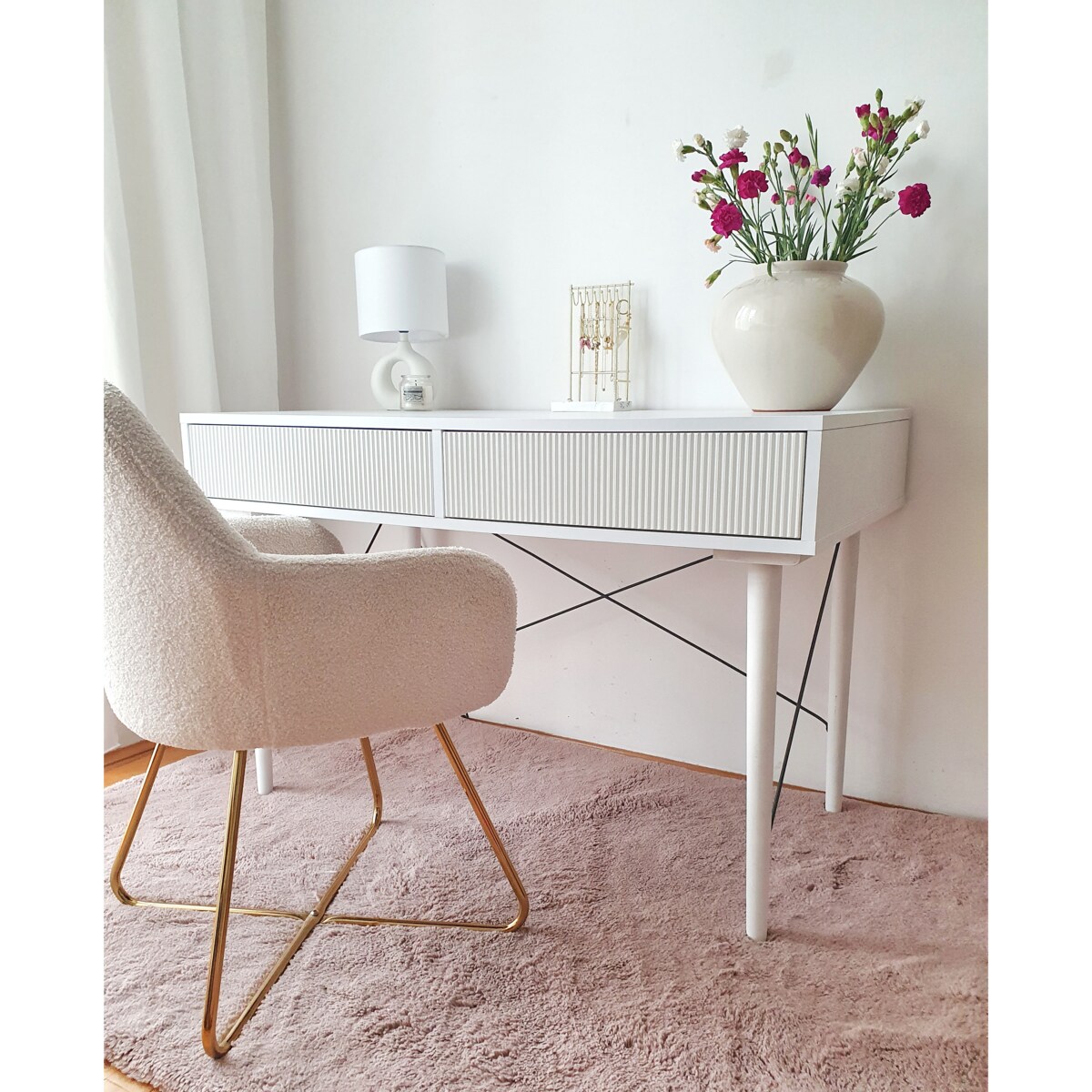 BIURKO BIAŁE MATOWE Z RYFLOWANYMI SZUFLADAMI