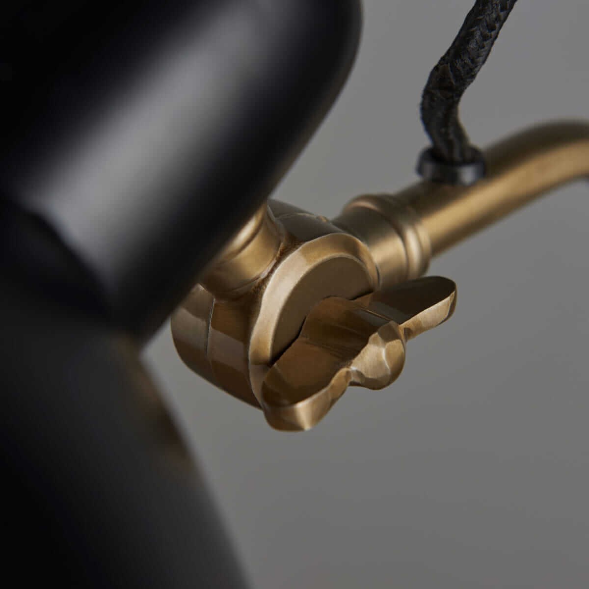 Biurkowa lampka do gabinetu Largo 95478 Endon aluminiowa czarna mosiężna