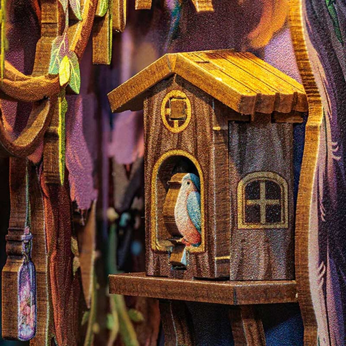 Miniaturowy domek Book Nook - Leśny świat baśni - CuteBee