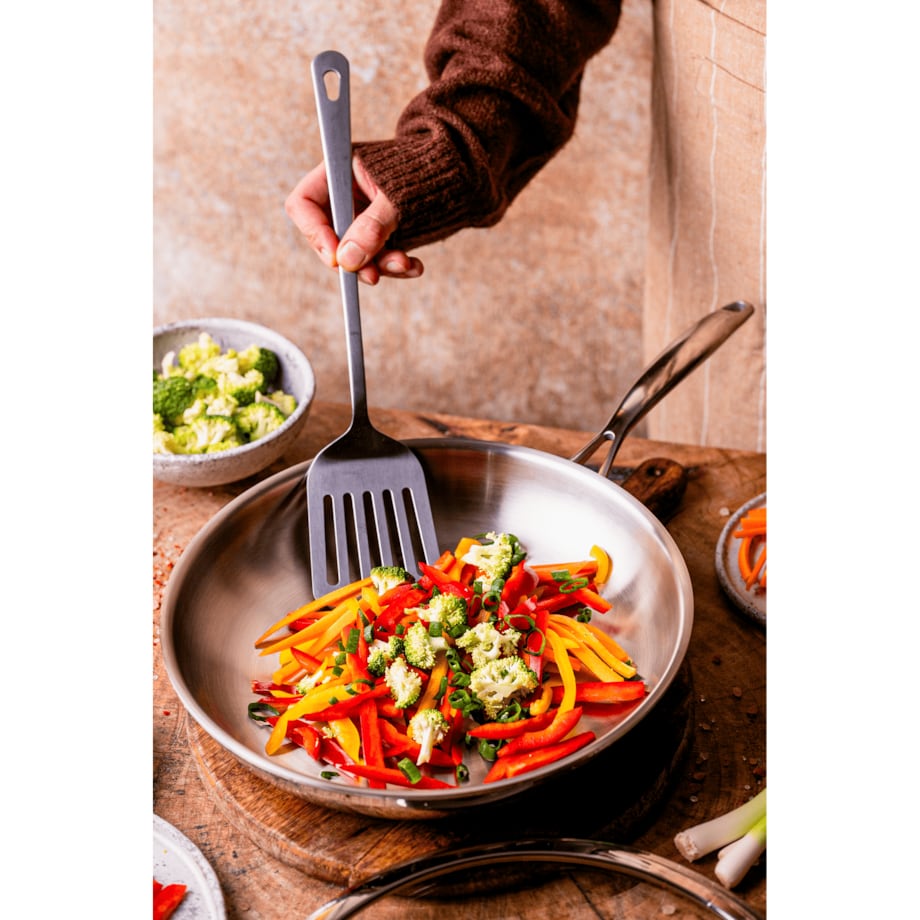 Profesjonalna patelnia stalowa Hikari 28 cm z pokrywką Na indukcje Na gaz Nierdzewna