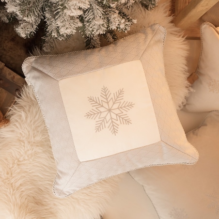 Srebrna poduszka zimowa Snowflake IV 50x50 cm
