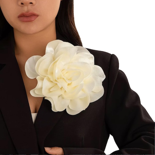 Ozdobny kwiat broszka kwiatowa écru śmietankowa do garnituru swetra płaszcz