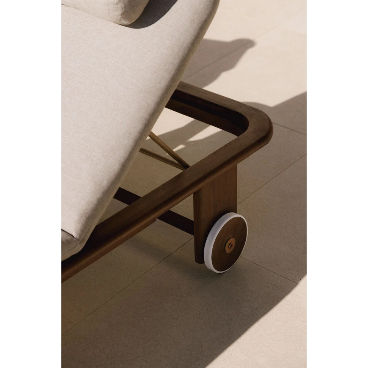 Leżak rozkładany z drewna akacjowego Uleno, ciemny