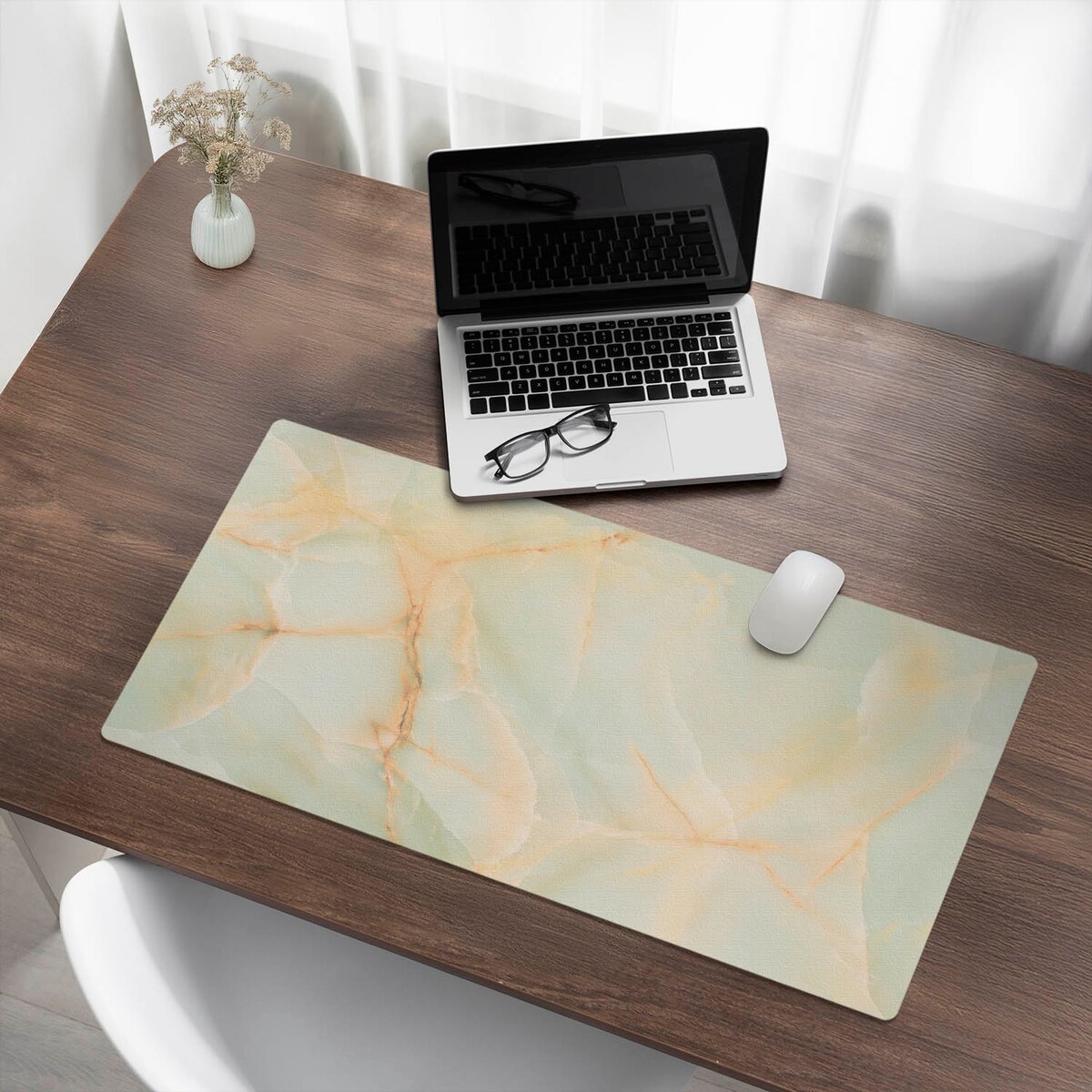 Kremowa mata na biurko Marmurowe żyłki, 90x45 cm