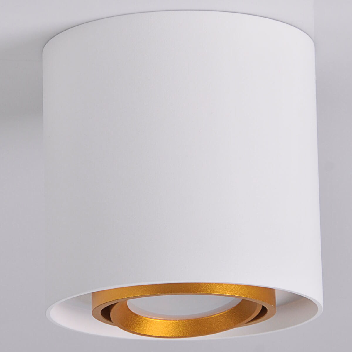 Sufitowa lampa metalowa Eger nowoczesna okrągła biała złota