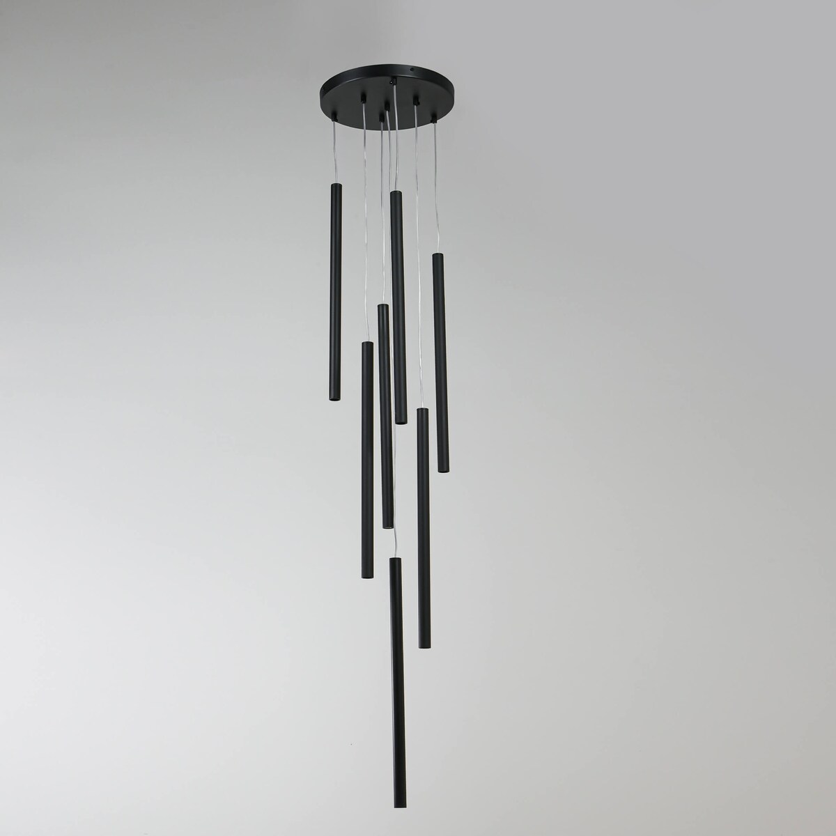 Czarna lampa wisząca Lungo metalowe tuby nad stół do salonu