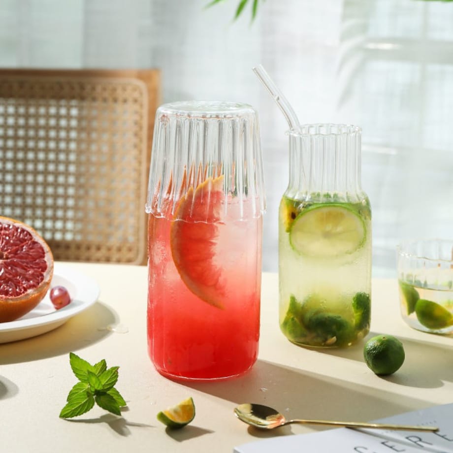 Karafka z falowanymi ściankami 600ml i pokrywką- szklanką 200 ml KARR02