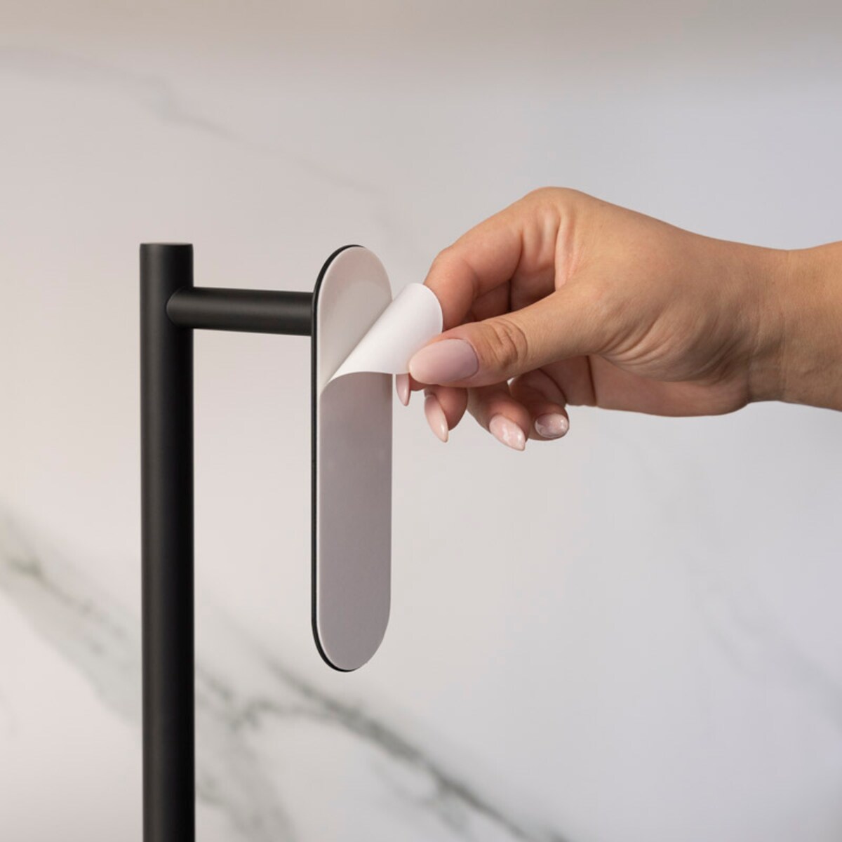 Wieszak uchwyt na ręcznik papierowy kuchenny czarny loft