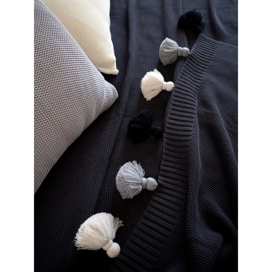 Narzuta z frędzlami grafitowa 155 x 240 cm