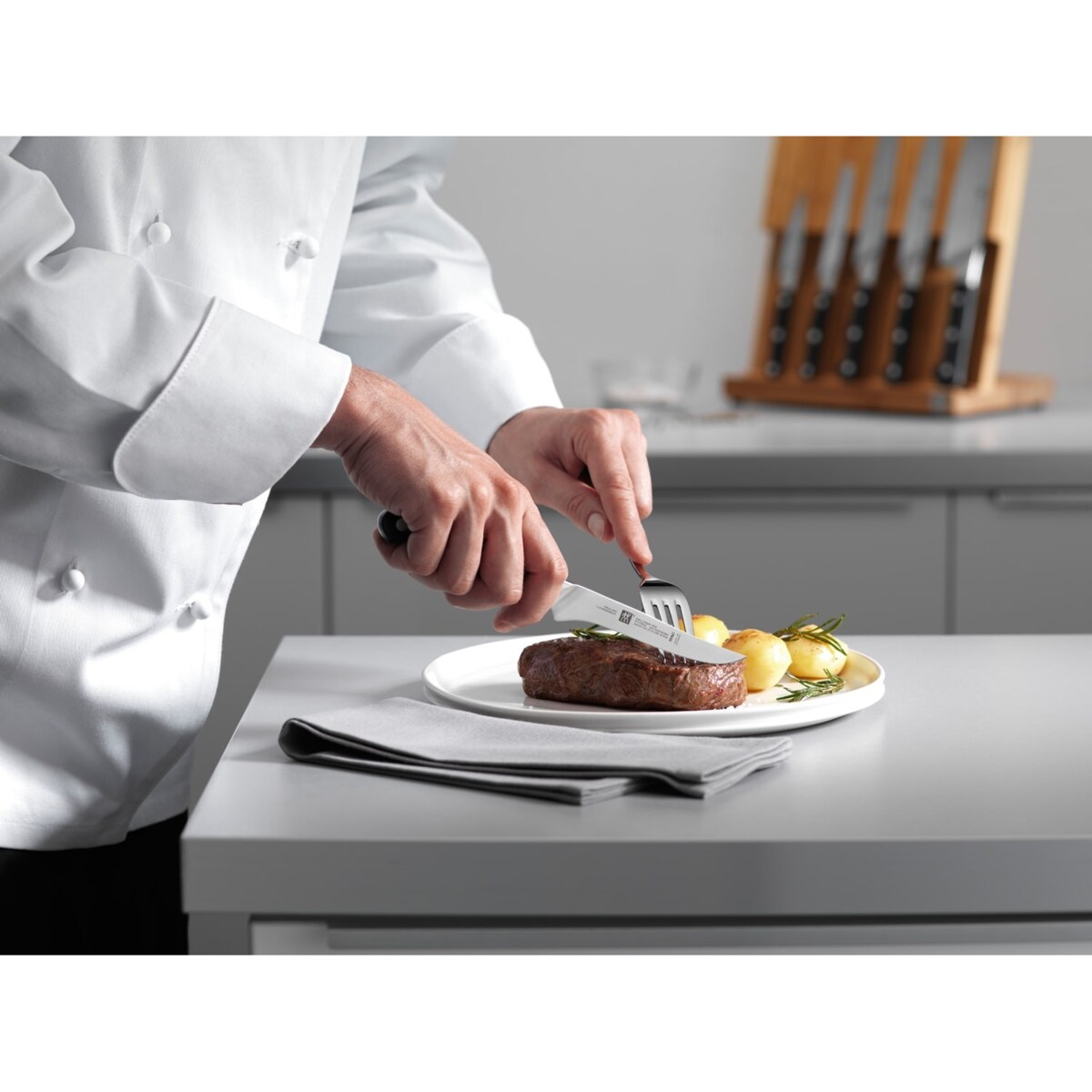 Nóż do steków Zwilling Pro - 12 cm