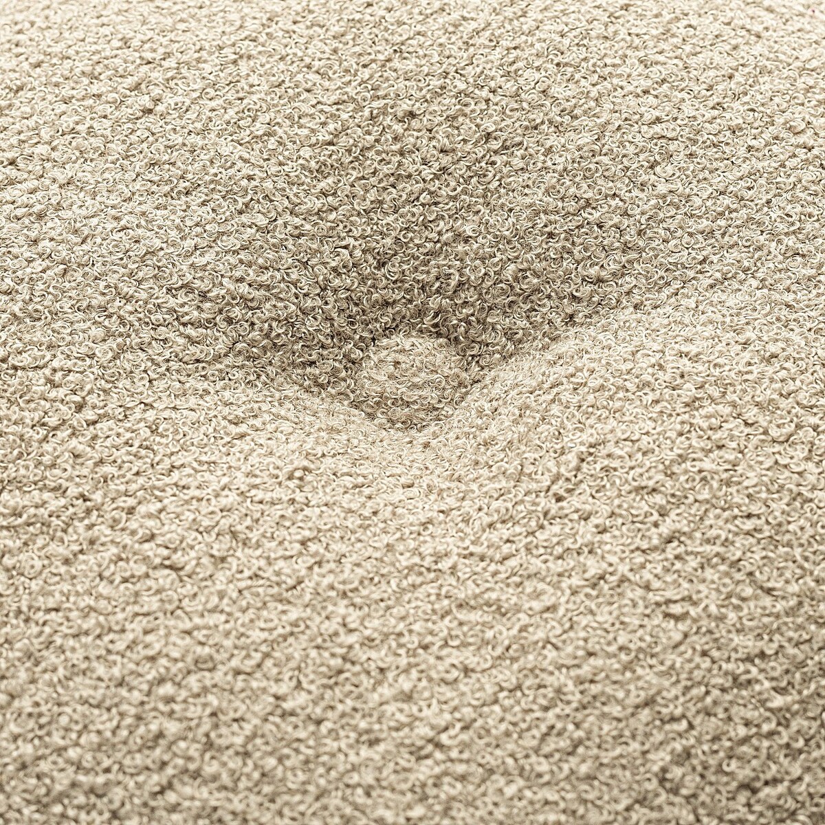 Poduszka okrągła z guzikiem, jasno beżowa bukla, ⌀37 cm, Boucle Teddy