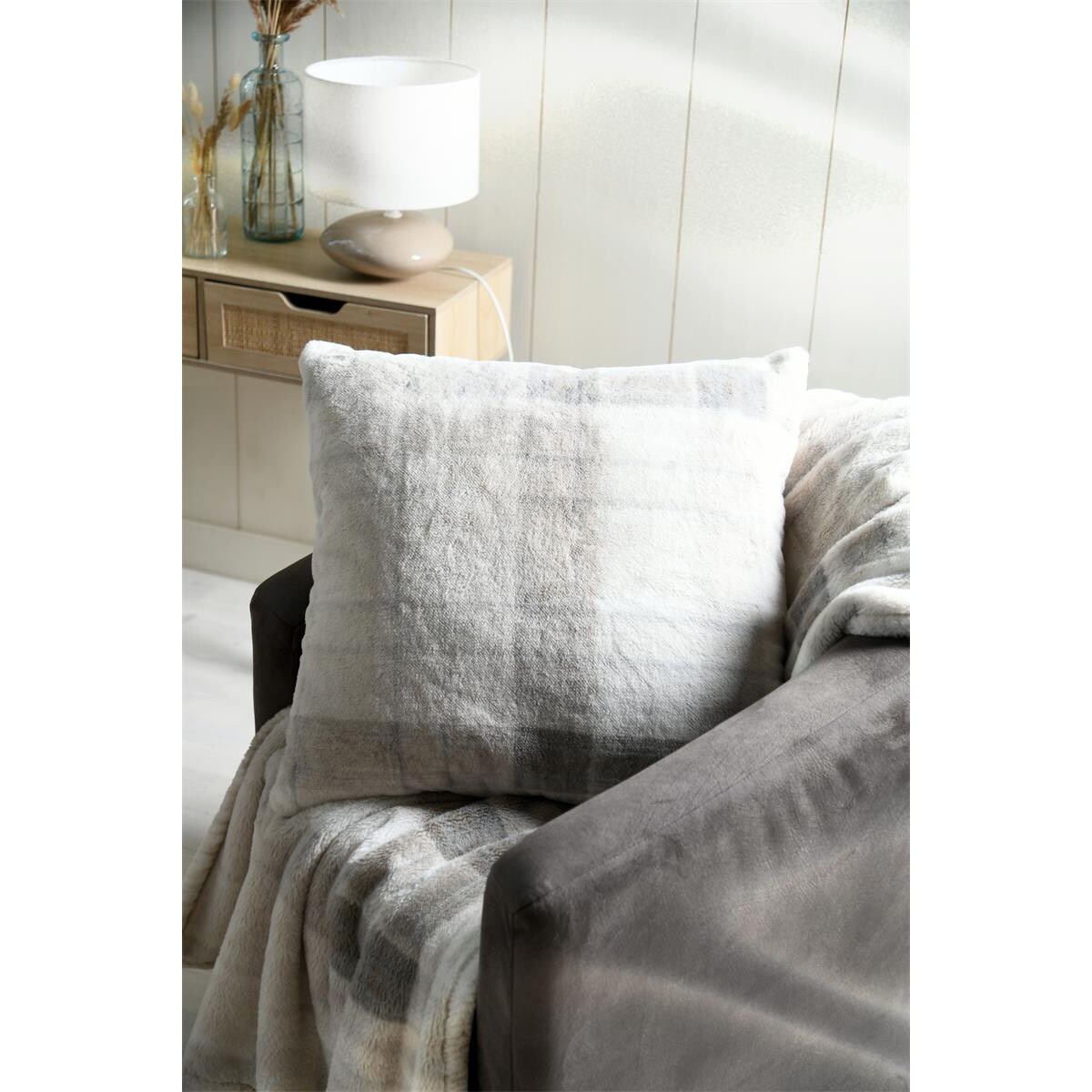 Poduszka pluszowa SCOTLAND w kratę, 60 × 60 cm