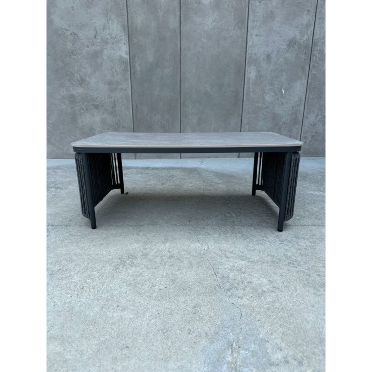 STOLIK ALUMINOWY LEONE W KOLORZE SZARYM