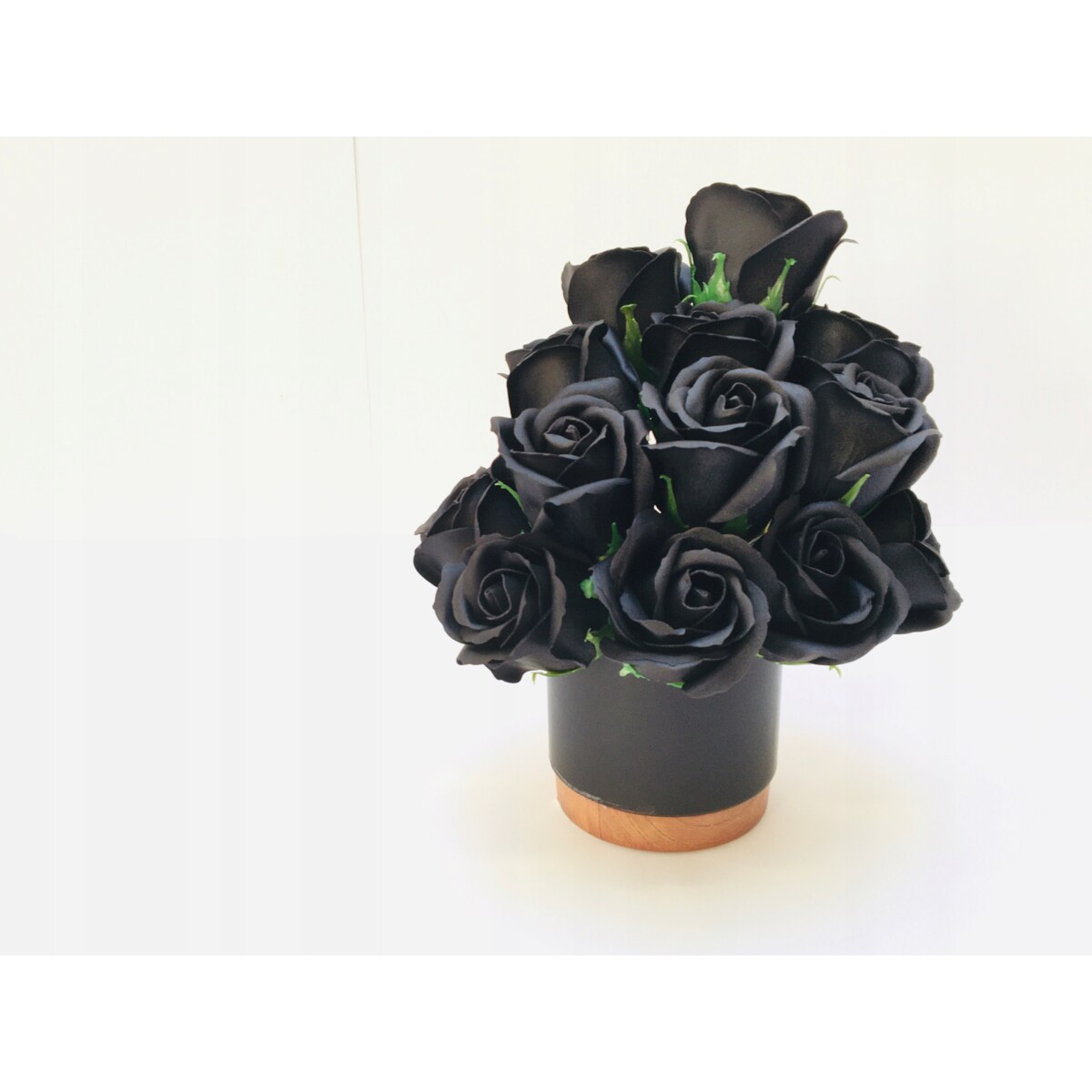 BUKIET CZARNE MYDLANE WIECZNE RÓŻE na smutek żal pamiętamy dekoracja box