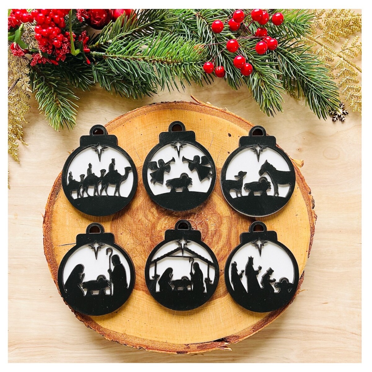 Zestaw drewnianych bombek choinkowych