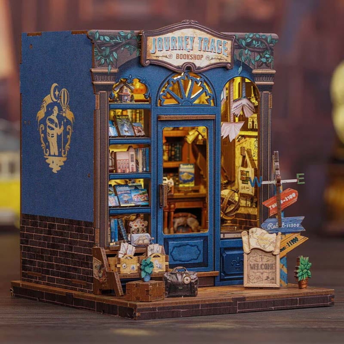 Miniaturowy domek mini Book Nook - Drzwi do świata podróży - CuteBee