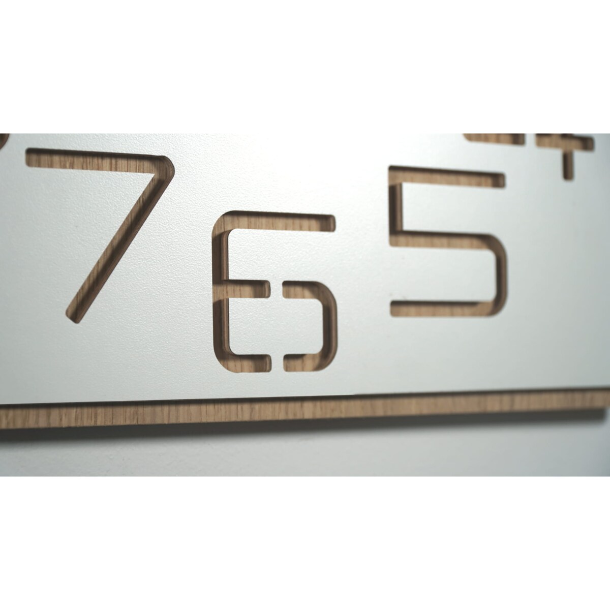 Biały zegar ścienny DIGITS 40cm