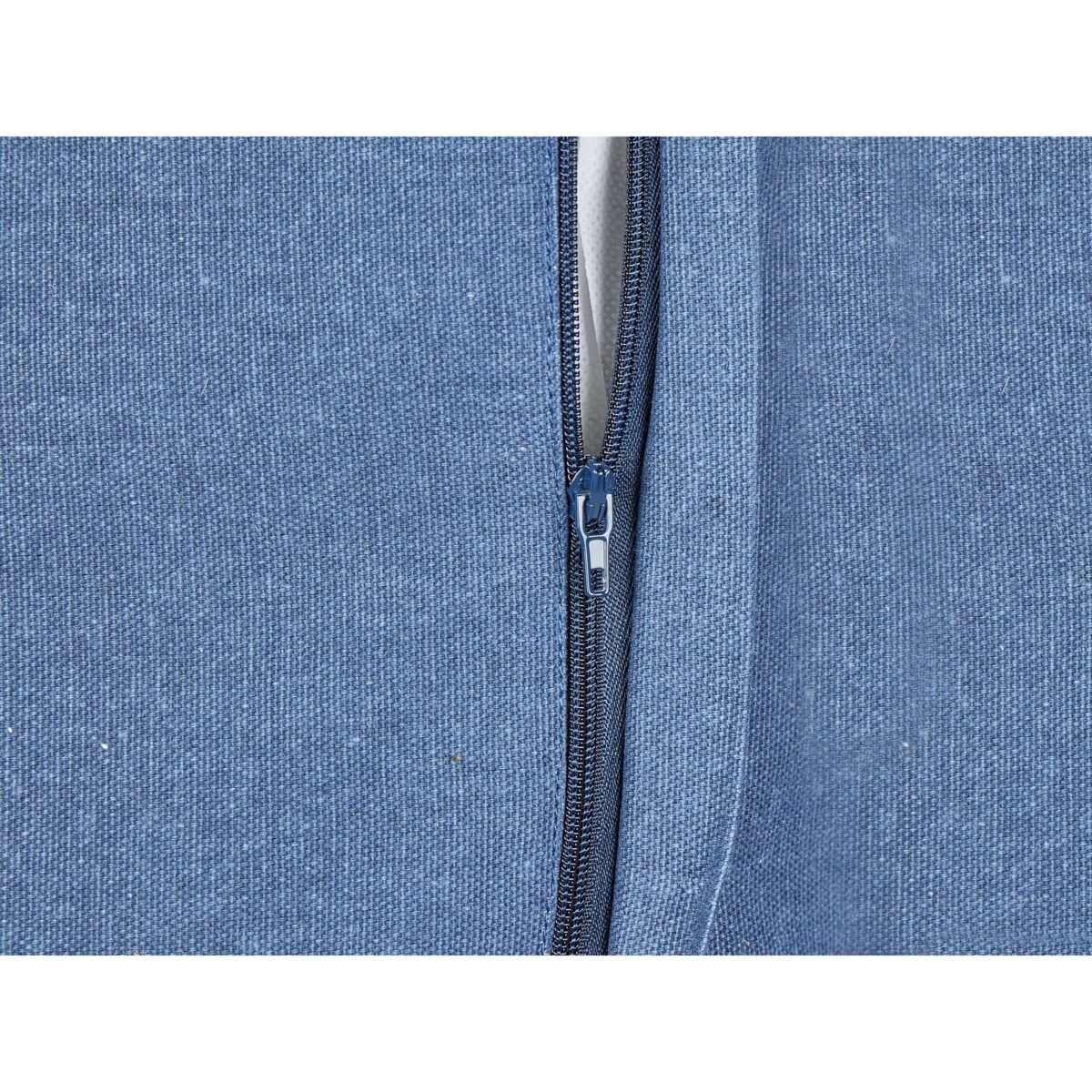 2 welurowe poduszki dekoracyjne haftowana w muchy 45 x 45 cm granatowe PENTAS