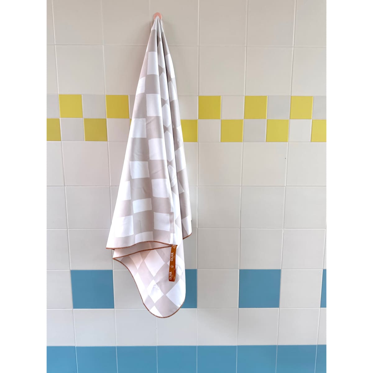 Ręcznik kąpielowy OLYA KIDS wzór CHESS PINK BEIGE L 160x100cm