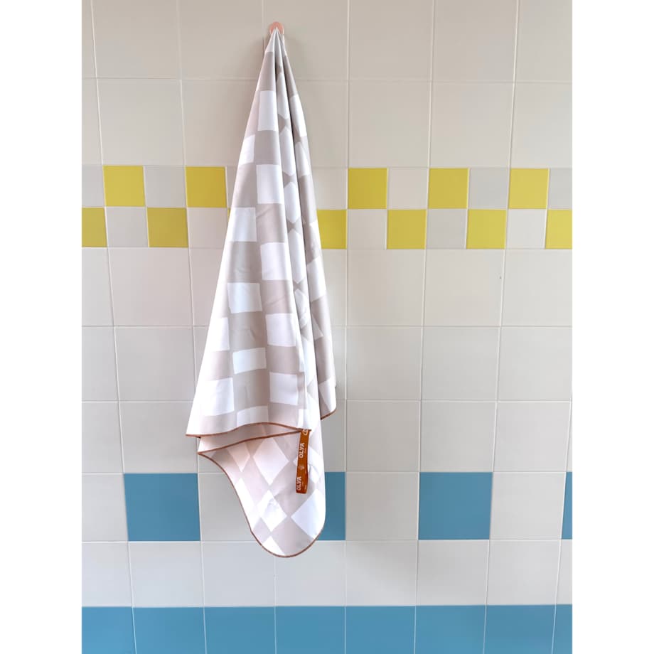 Ręcznik kąpielowy OLYA KIDS wzór CHESS PINK BEIGE L 160x100cm