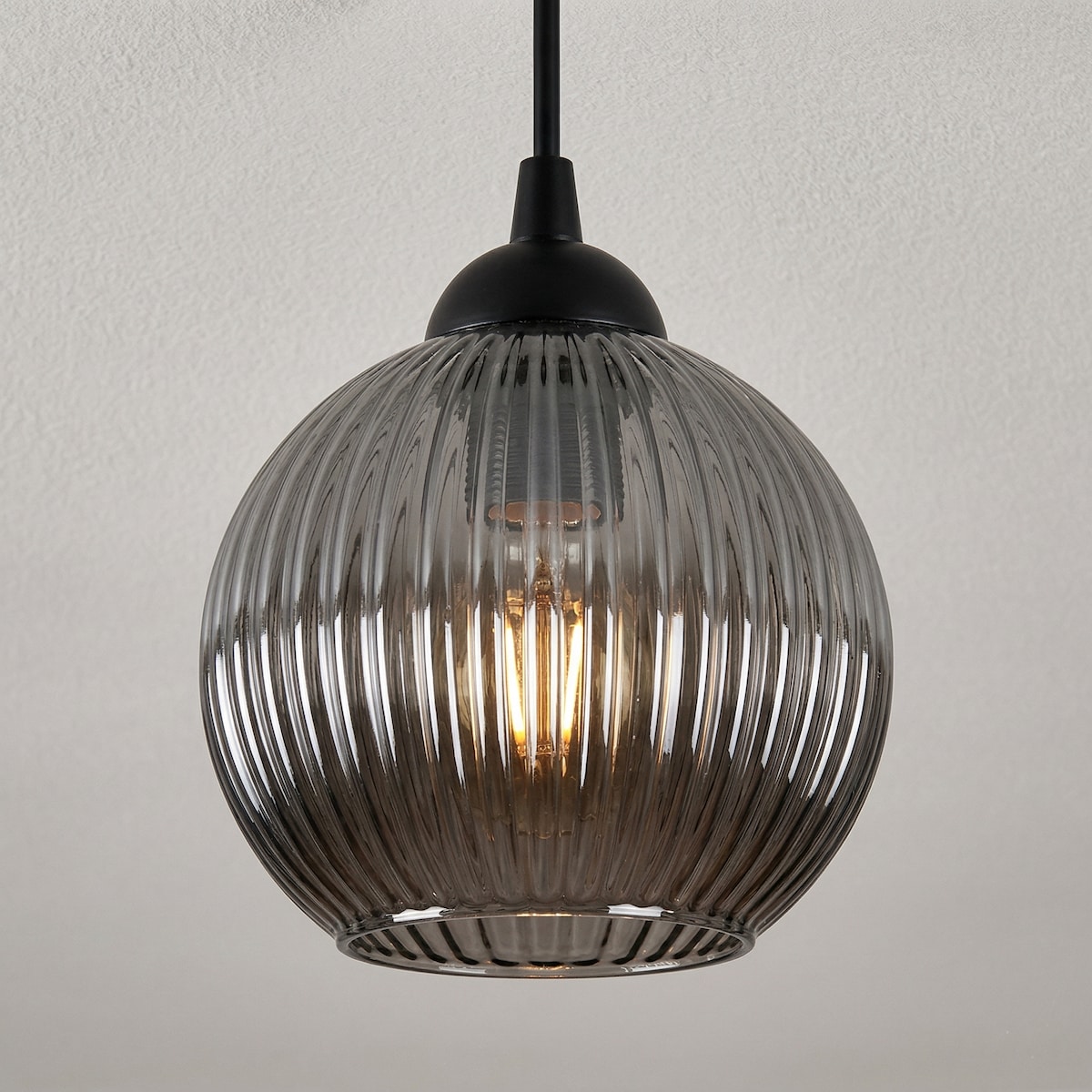 czarna lampa wisząca pojedyncza edylit z grafitowym kloszem