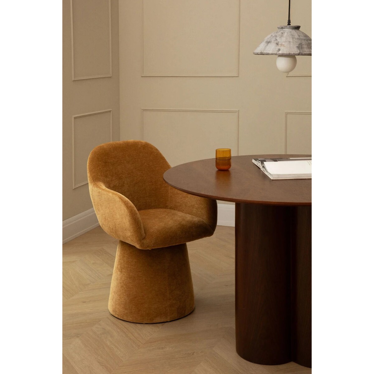 Krzesło do jadalni tapicerowane Erica z podłokietnikami musztardowe