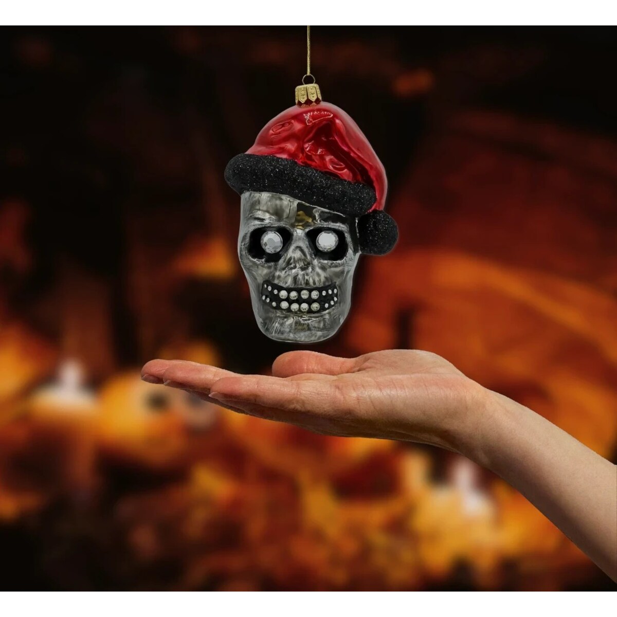 Bombka choinkowa: Czaszka Halloween w czapce Świętego Mikołaja: szara